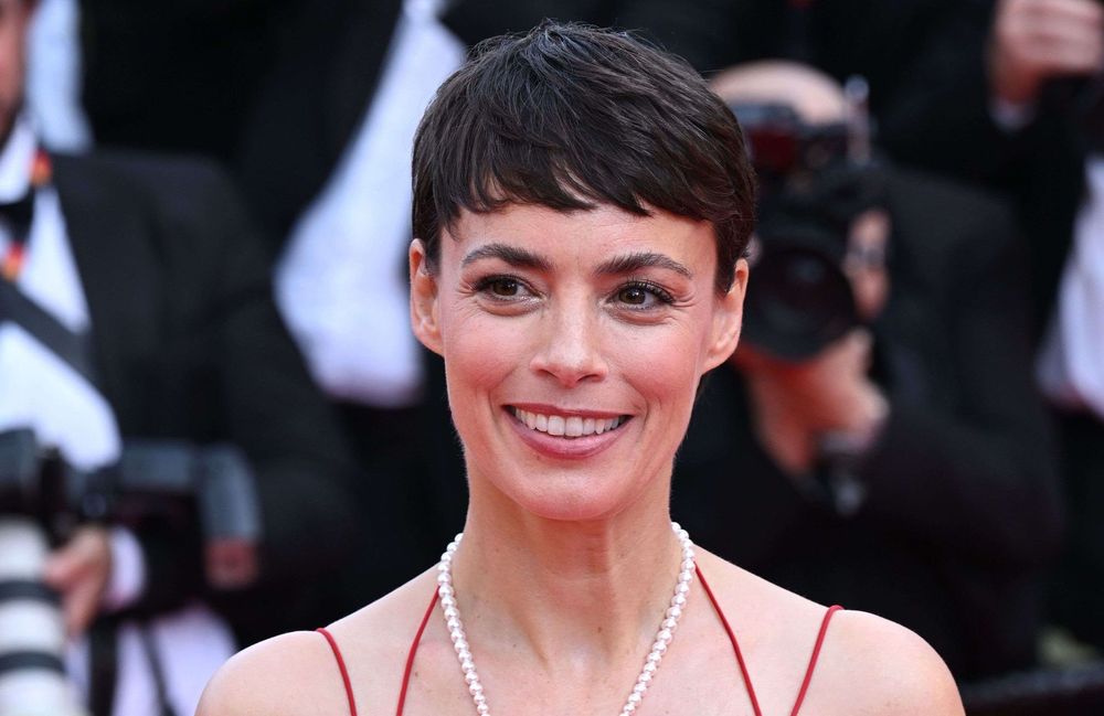 Cannes 2024 : Bérénice Bejo sort la robe rouge passion au Festival