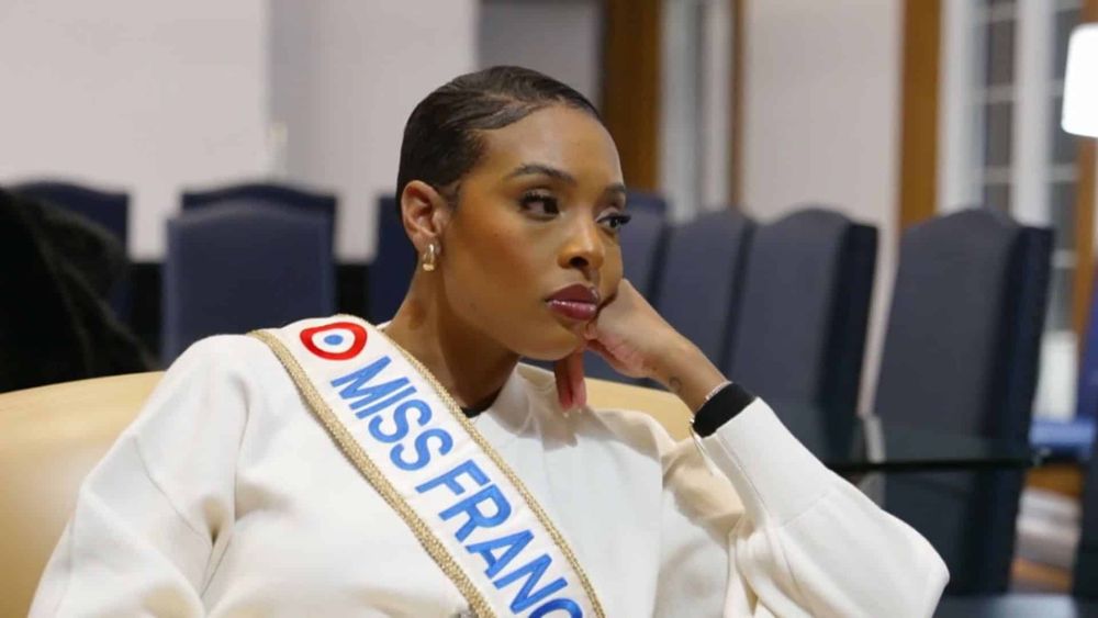 "C’est violent…" : Miss France 2025 fond en larmes en évoquant le harcèlement qu’elle subit !