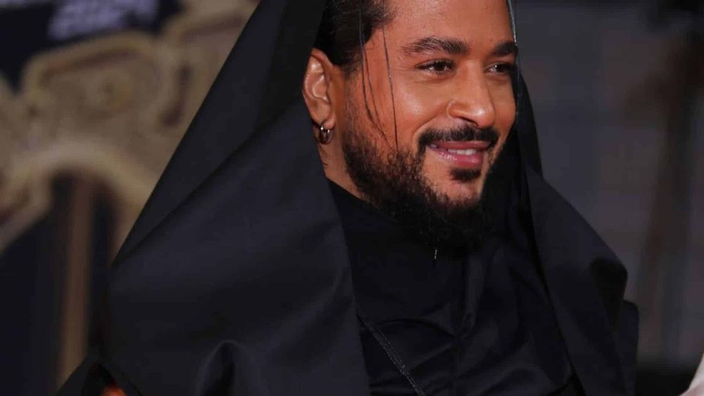 Slimane ne ressemble plus à ça : le chanteur pose avec un corps bien différent