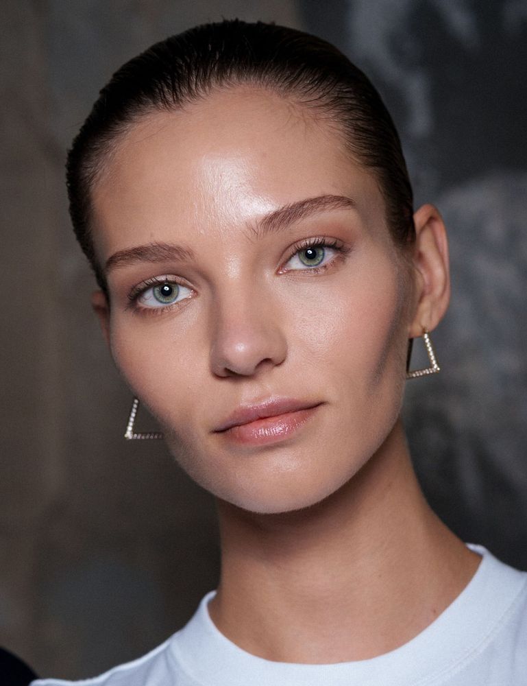 Voici les 4 erreurs qui ruinent vos sourcils (et comment les éviter)