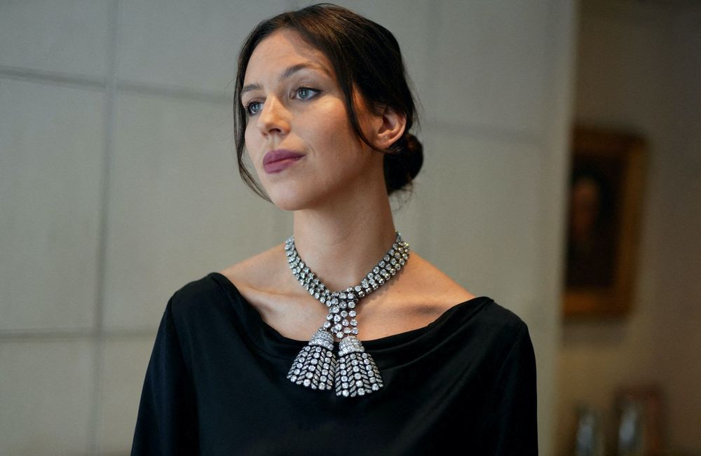 Un mystérieux collier lié à Marie-Antoinette est vendu aux enchères pour 4,5 millions d’euros