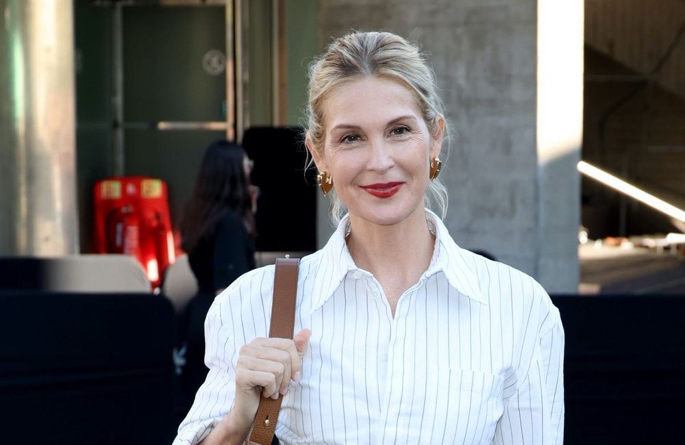 Kelly Rutherford fait sensation dans une robe boho-chic transparente à la Fashion Week de Milan