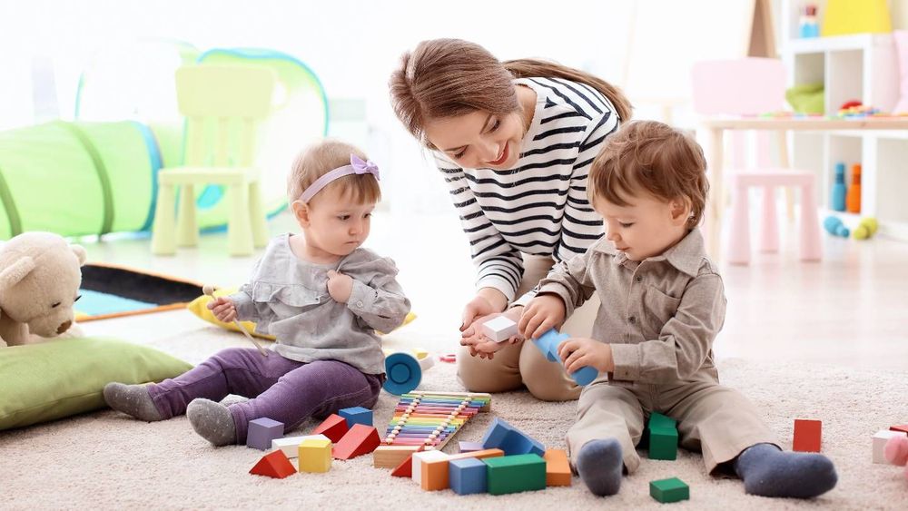Salaire net : combien gagne au minimum une assistante maternelle ou une nounou à domicile ?