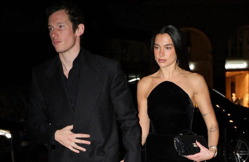 Dua Lipa amoureuse à Paris : cette séquence avec Callum Turner fait le tour de la Toile