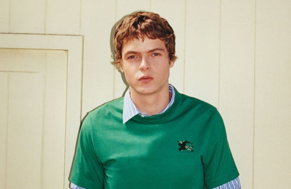 À 20 ans, le fils de Gwyneth Paltrow et Chris Martin fait ses débuts de mannequin chez Burberry