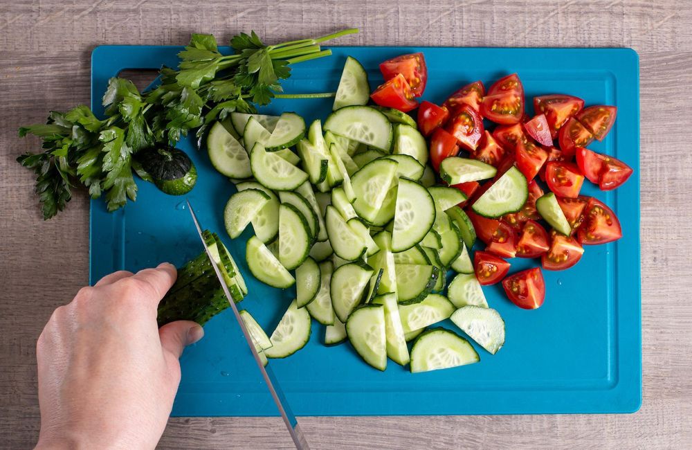 Faut-il éviter de mélanger les concombres avec les tomates ?