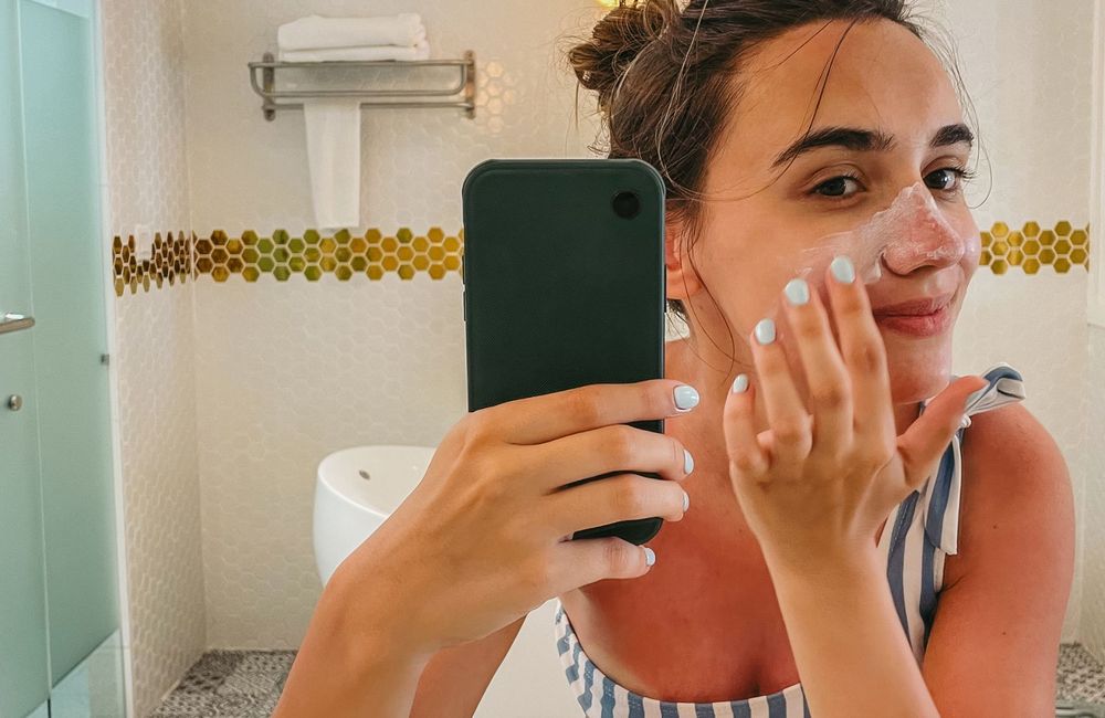 Les dermatologues sont unanimes : le soleil commence à abîmer la peau dès 15 minutes d’exposition