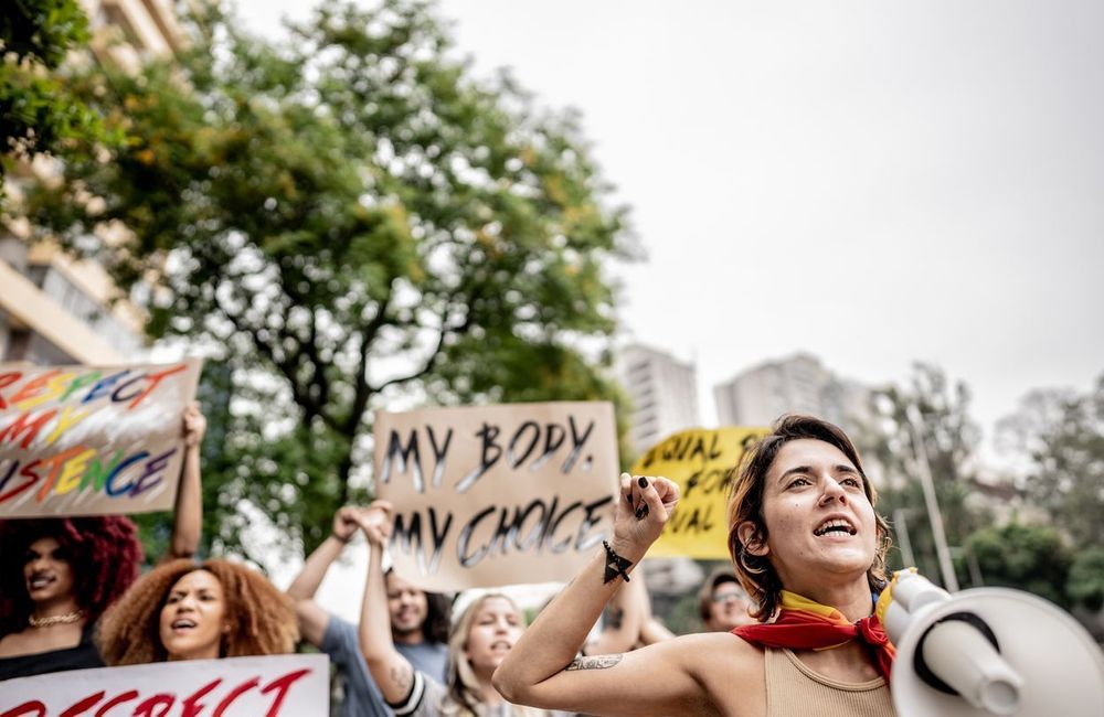 Géorgie : un juge rétablit le droit à l’avortement après six semaines de grossesse