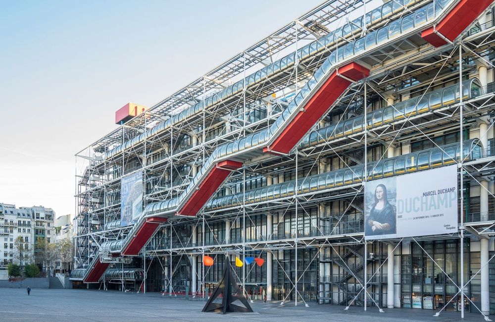 « On a toutes été traumatisées » : une caméra découverte dans les toilettes des femmes au Centre Pompidou