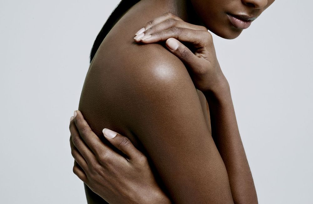 Kératose pilaire : les dermatologues recommandent cette routine pour retrouver une peau plus douce