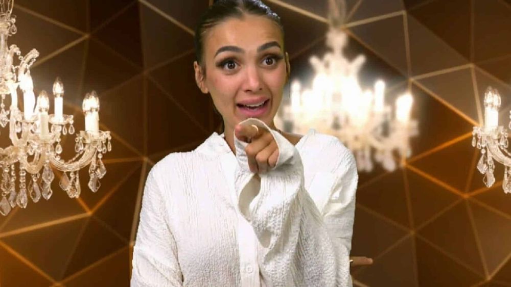 Les Cinquante : Maissane avoue son coup de foudre pour un candidat, "il fait 40 degrés dans mon corps ! »