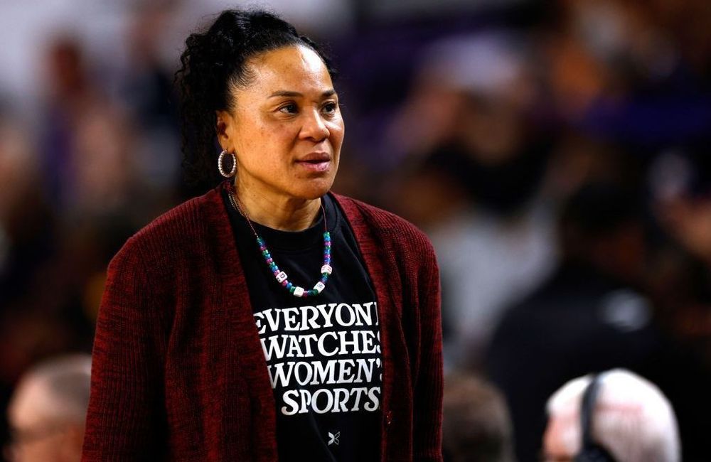 Comment le t-shirt « Tout le monde regarde le sport féminin » est devenu viral ?
