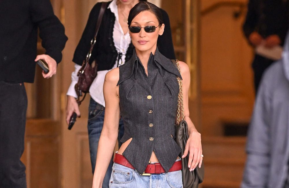 Bella Hadid à Paris : elle confirme le retour de cette veste rétro-chic ce printemps