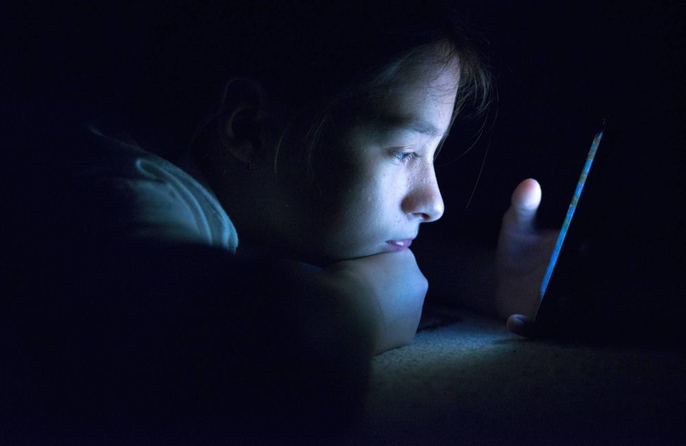 Le projet de loi visant à interdire les réseaux sociaux aux moins de 15 ans sera examiné début janvier