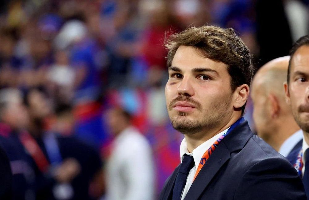 Le rugbyman Antoine Dupont s’engage contre l’homophobie en Une du magazine « Têtu »