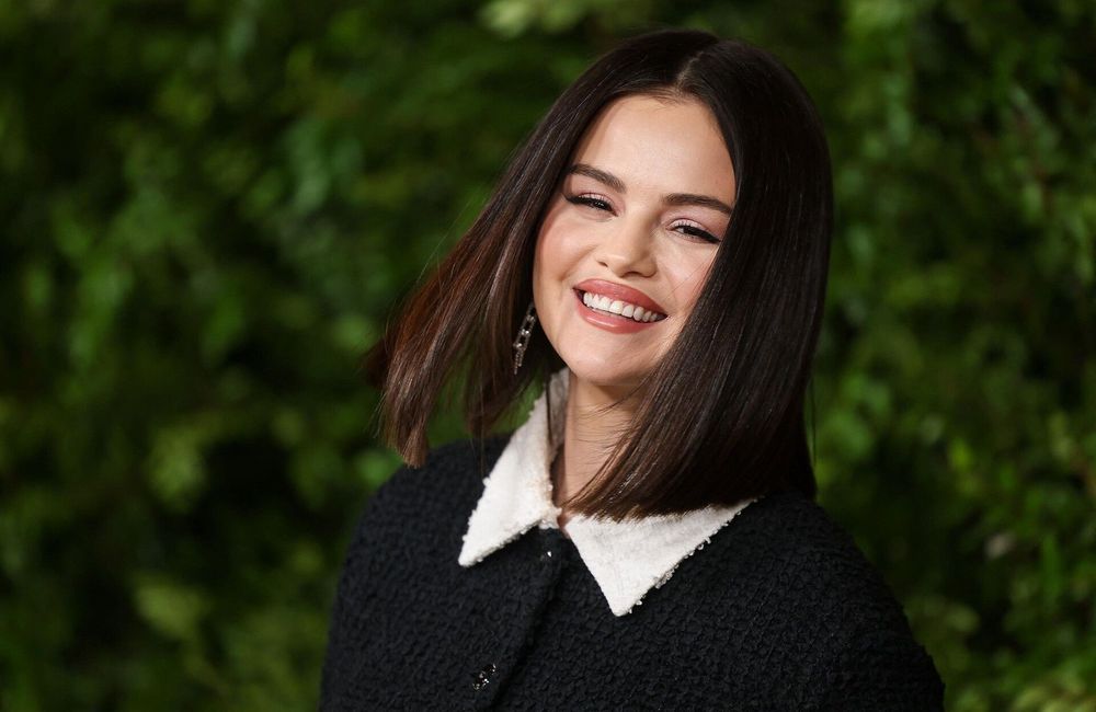 Selena Gomez dévoile son maquillage signature pour les fêtes