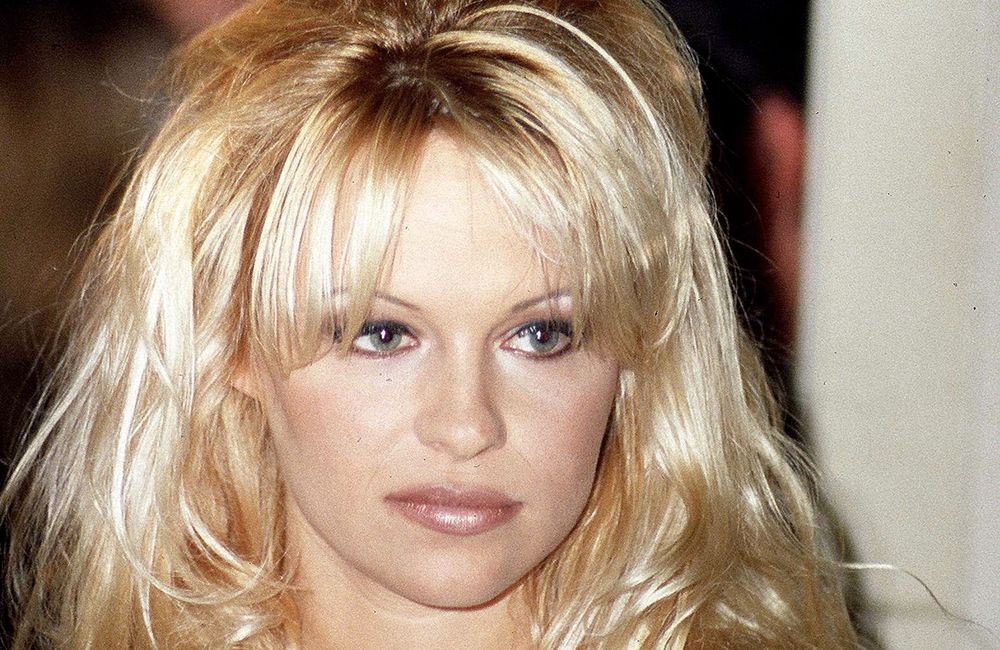 Cette tendance maquillage, popularisée par Pamela Anderson, promet de faire son grand retour ce printemps