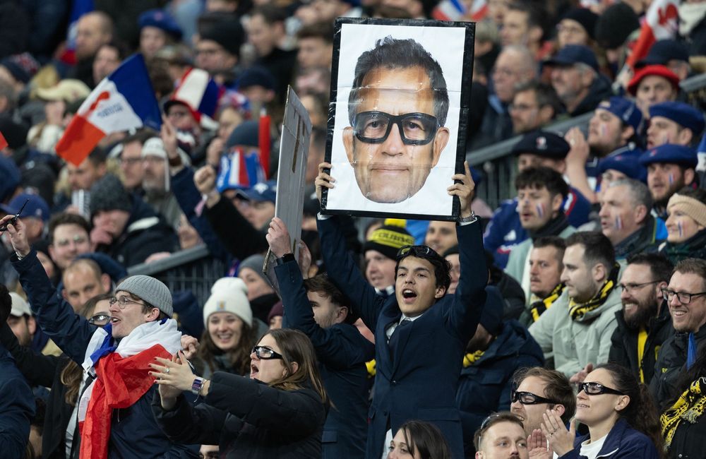Les lunettes de Fabien Galthié, stars du Stade de France et des réseaux sociaux