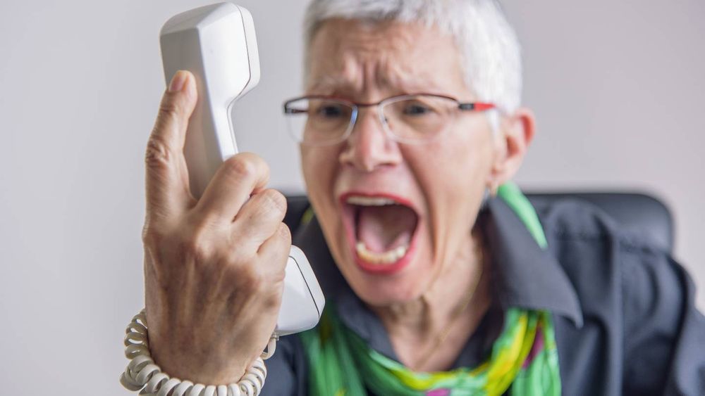 Discours trompeur, souscription forcée... Quand le démarchage téléphonique des assureurs dérape