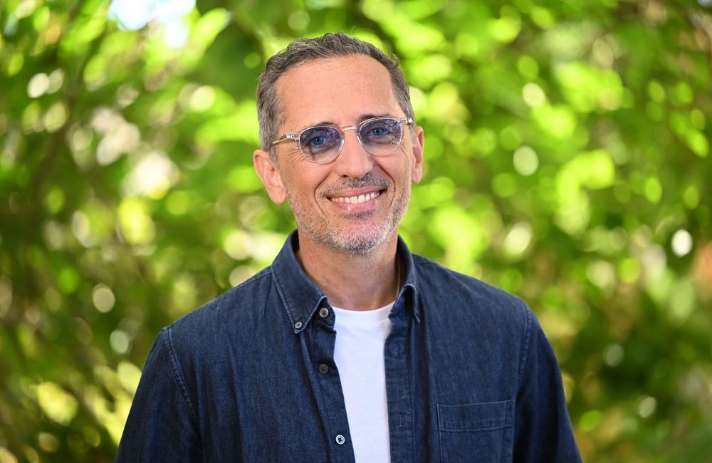 Gad Elmaleh grand-père : une rare photo de sa petite-fille Ely dévoilée