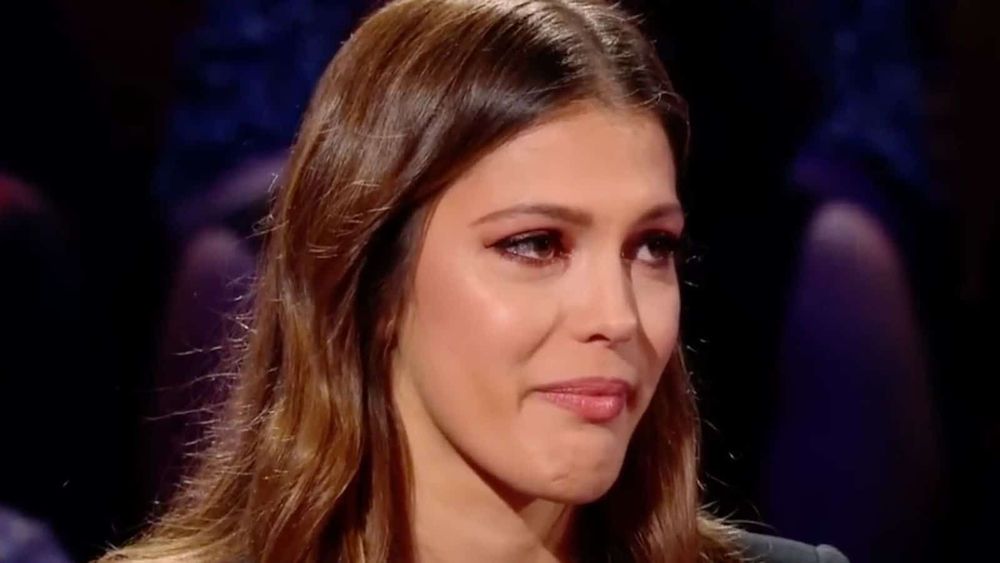 "Après avoir à moitié pleuré de stress..." : Iris Mittenaere fait une désolante annonce