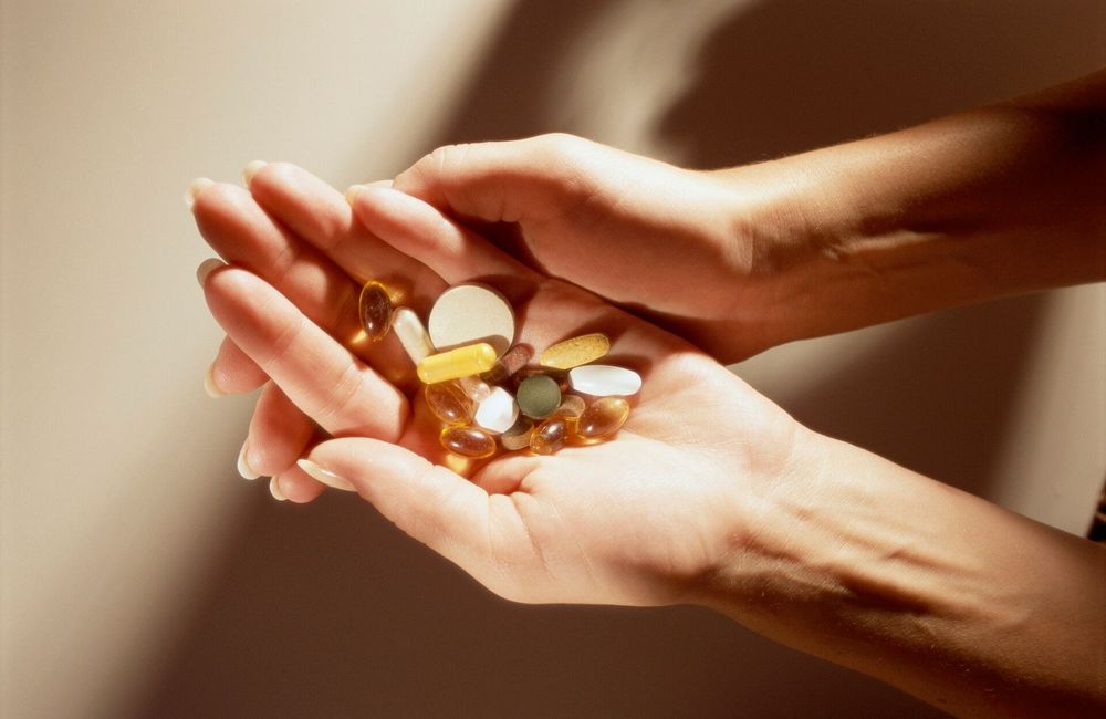 Ces 3 vitamines que les experts recommandent d’éviter à jeun