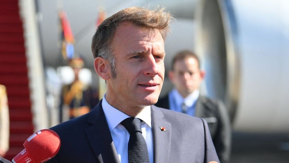 "Et mes fesses ?" : faux pas pour Emmanuel Macron, la blague salace de trop