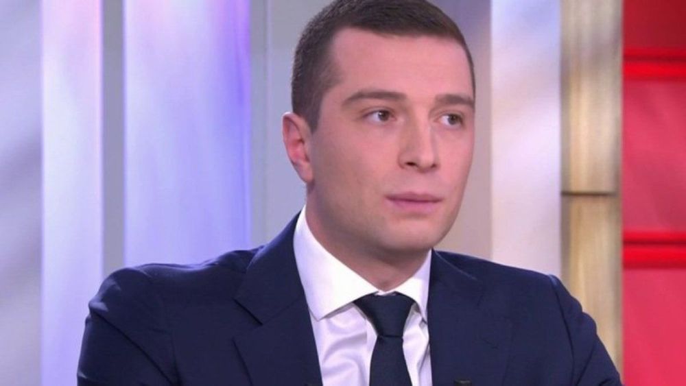 C à vous : tensions entre Patrick Cohen et Jordan Bardella, Anne-Elisabeth Lemoine s’en mêle