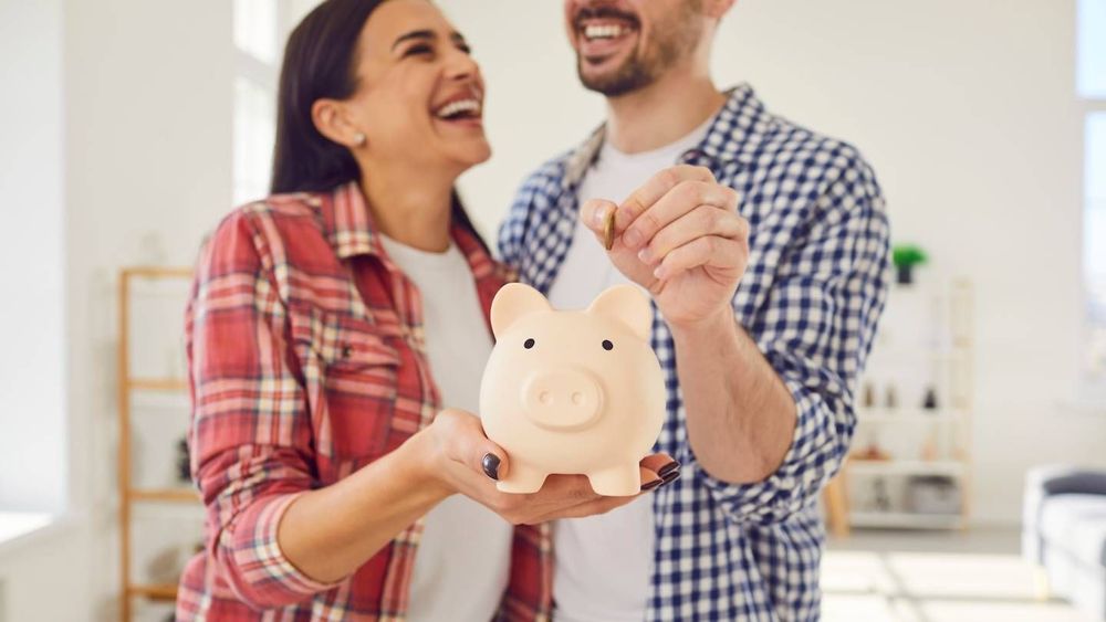 Carte bancaire, compte joint... Gérez-vous l'argent du couple comme la plupart des Français ?