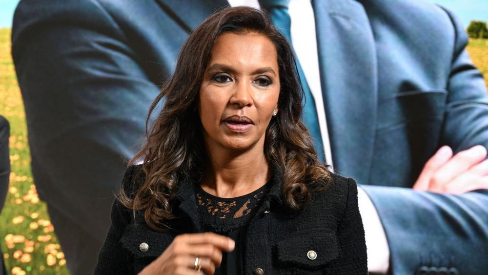 "Plus une plaie qu’autre chose" : Karine Le Marchand très dure au sujet de sa fille Alya