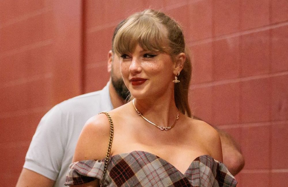 Glitter freckles : comment Taylor Swift a relancé la tendance en quelques heures