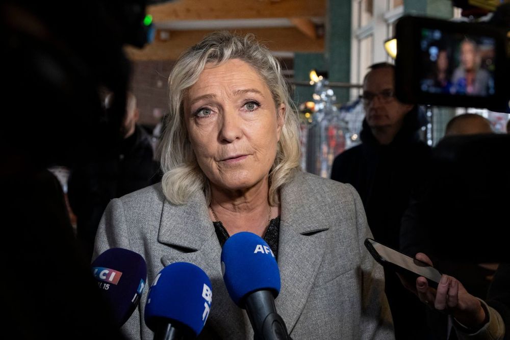 "Baiser de la mort" entre Elon Musk et Marine Le Pen : "Je ne suis pas gêné par ce soutien"