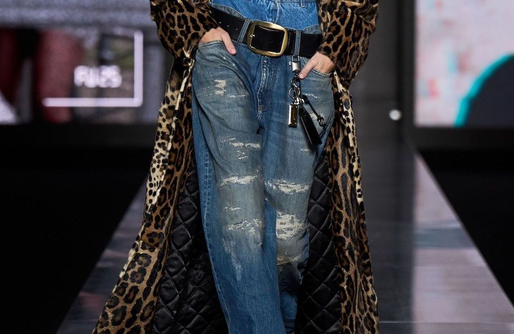 Le jean destroy fait son grand retour, et divise toujours autant
