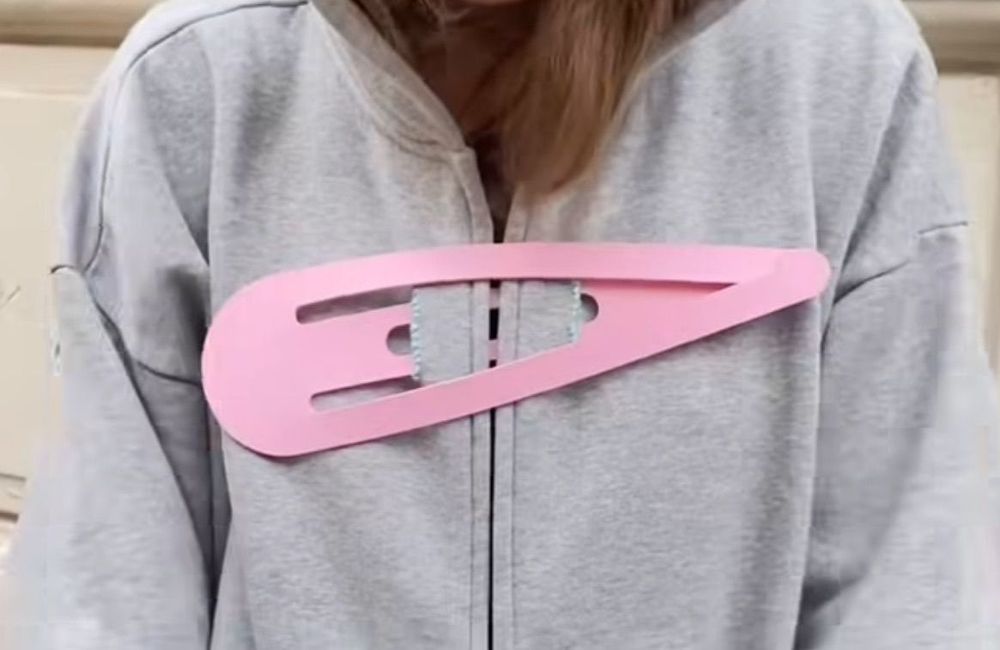 Quel est ce sweat au détail insolite qui envahit les réseaux sociaux