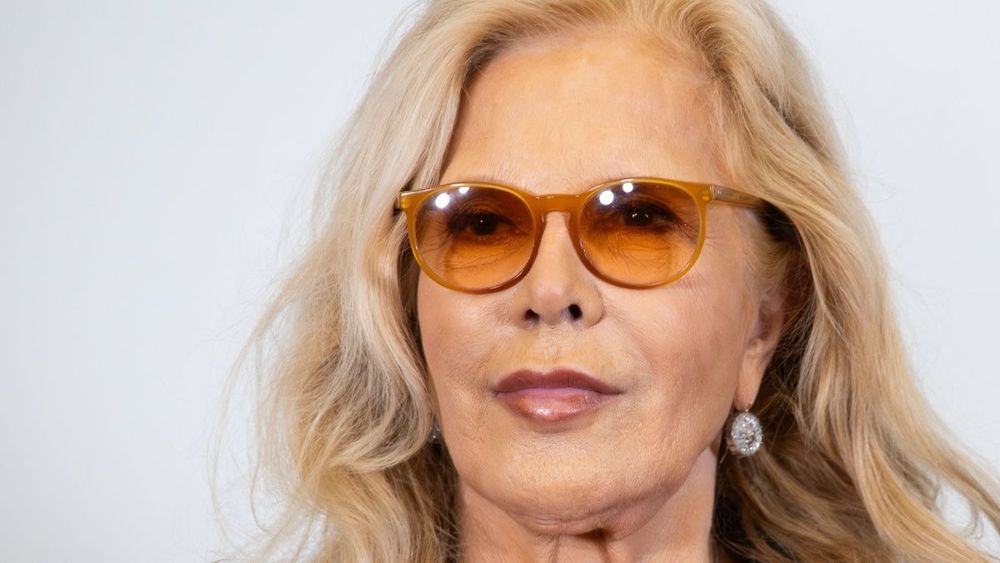 Sylvie Vartan (81 ans) en bikini léopard : elle reconquiert ses fans grâce à "beauté irremplaçable"