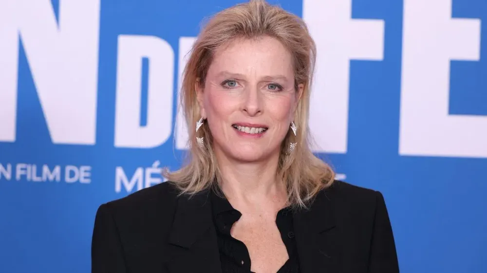 Karin Viard sans pudeur sur sa première fois “à 14 ans” avec Franck Dubosc : “On faisait l’amour…”