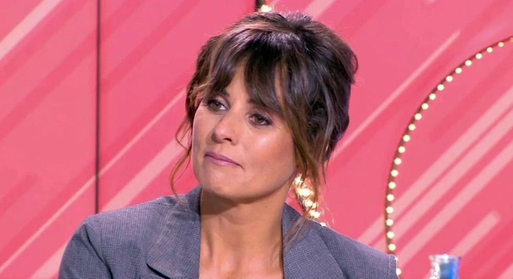 Faustine Bollaert (47 ans) ose un maillot de bain au décolleté flatteur, la star du PAF plus rayonnante que jamais