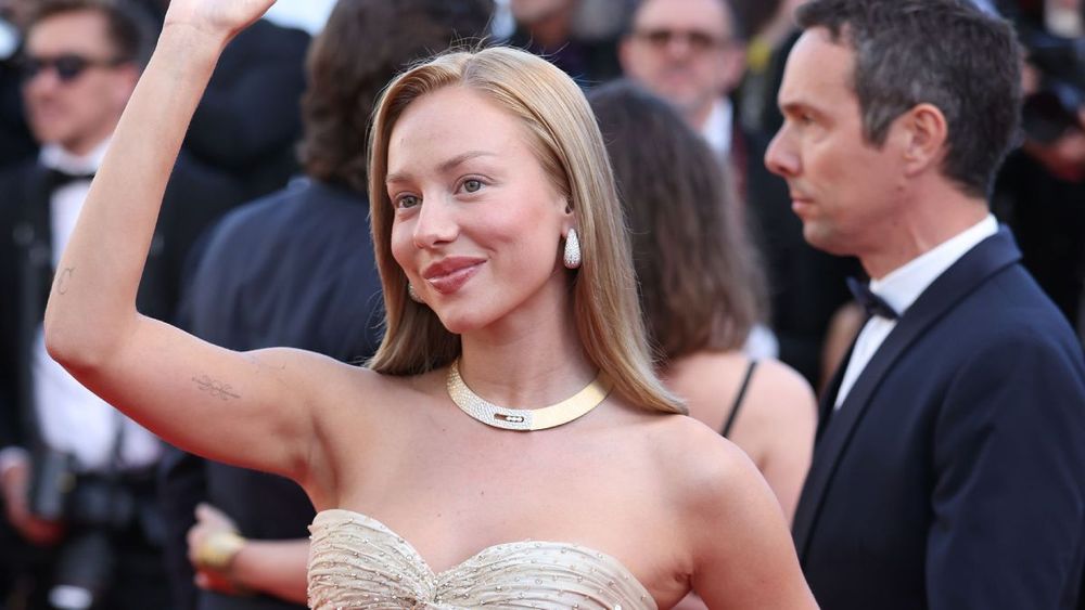 Pourquoi les selfies d'Ester Exposito paraissent si parfaits (l'astuce cachée de l'iPhone)