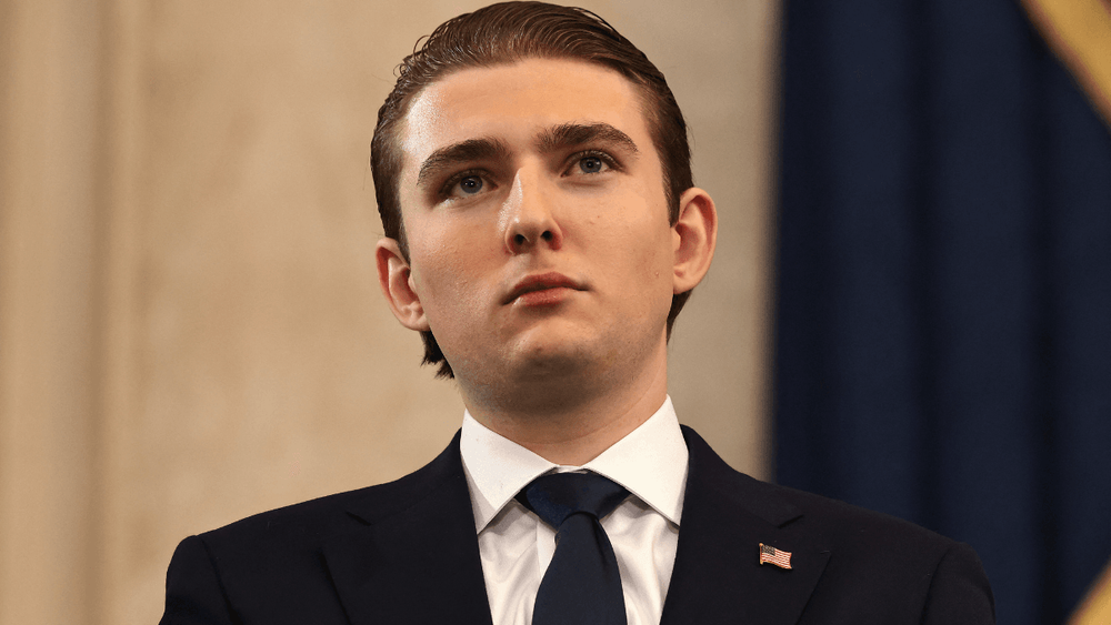 Fils de Donald Trump, Barron (19 ans) affiche un gabarit XXL : "Il est Slovène, le gars..."