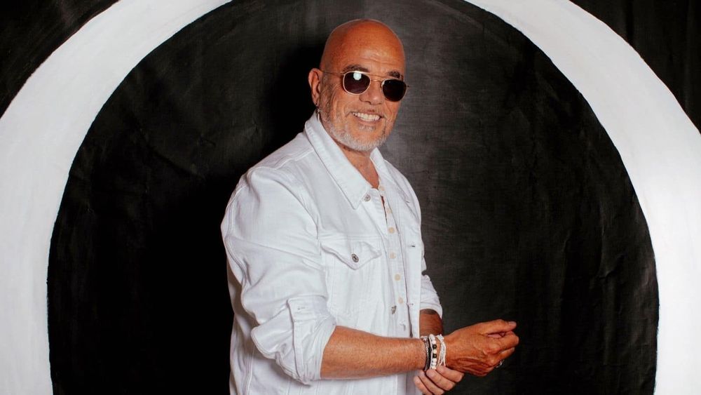 "Je me suis retrouvé seul avec ma mère" : Pascal Obispo se confie sur son enfance difficile