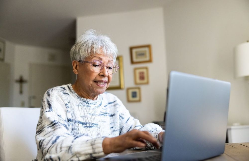 « Boomer traps » : des images générées par intelligence artificielle pour piéger les séniors