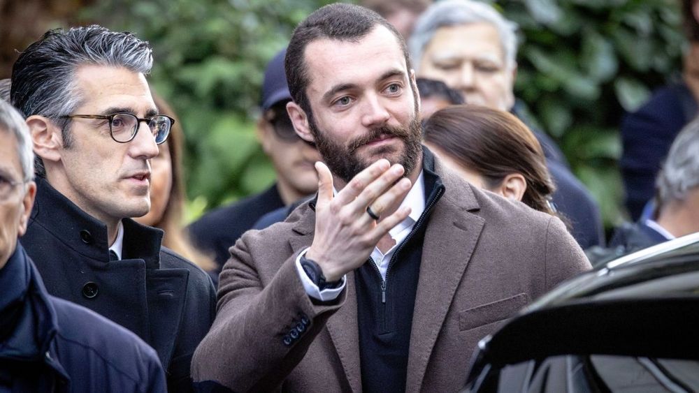 Louis Sarkozy dévoile le vrai visage de sa belle-mère Carla Bruni : "Elle est…"