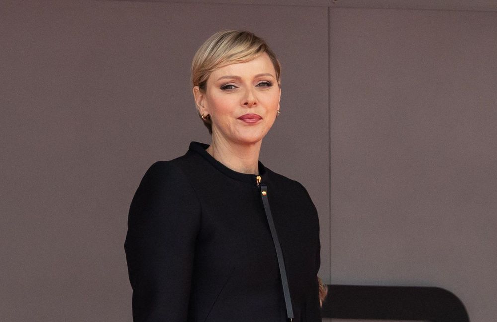 Charlène de Monaco attire tous les regards à l'Elysée dans un costume à carreaux inspirant