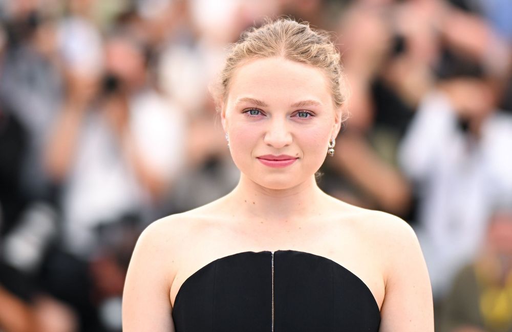 Qui est Mia Threapleton, la fille de Kate Winslet à l’affiche de « The Phoenician Scheme » ?