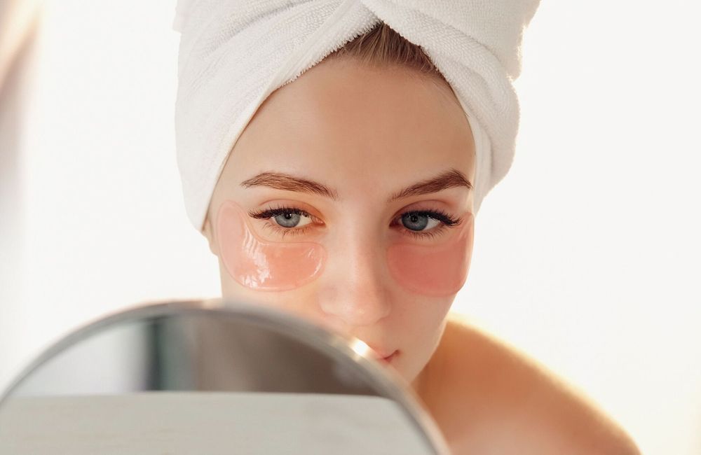 Cernes : le geste indispensable pour les atténuer sans maquillage