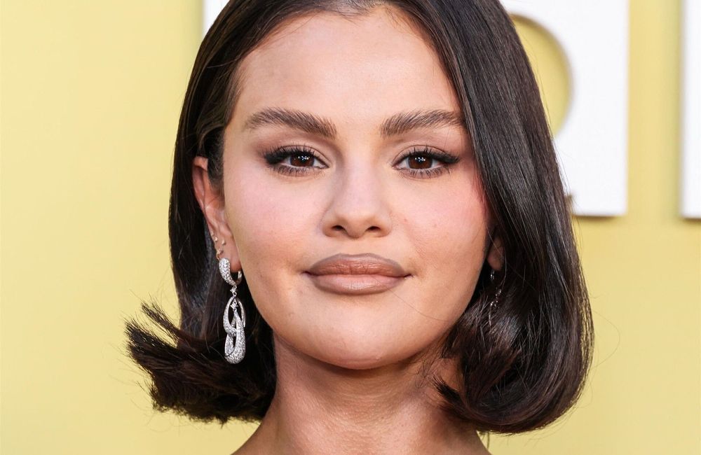 Selena Gomez répond à ses détracteurs et explique pourquoi elle ne s’épile pas la moustache