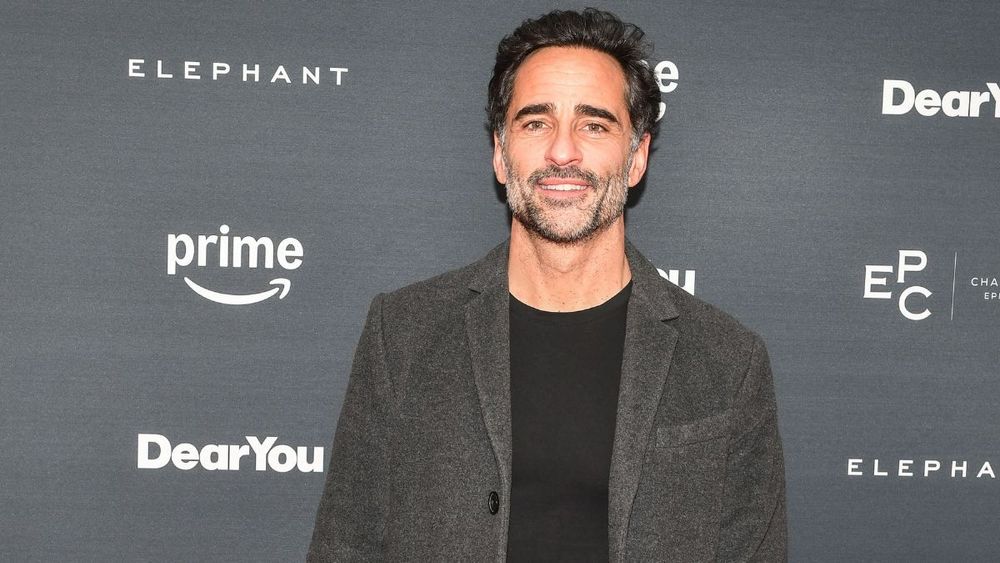 Florent Peyre révèle avoir refusé les demandes en mariage répétées de sa compagne : “J’aurais l’impression de faire de la promo”