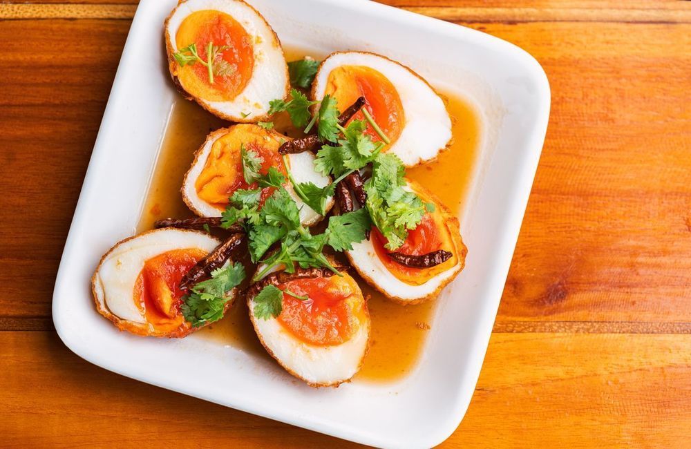 Et si vous faisiez griller vos œufs durs ? 2 recettes pour vous y mettre