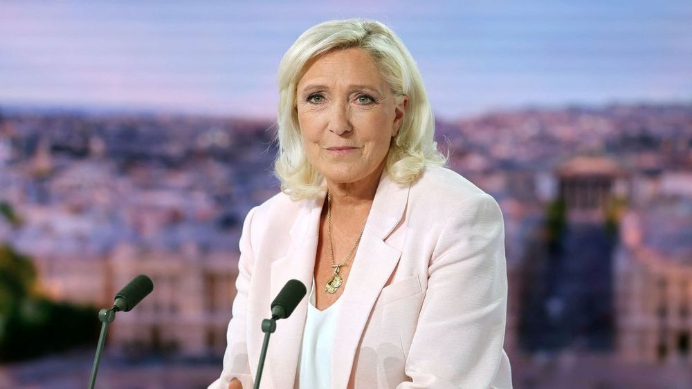 Marine Le Pen propulsée vers l'Élysée : voici Ingrid, la femme qui partage la vie de la candidate sous bracelet électronique