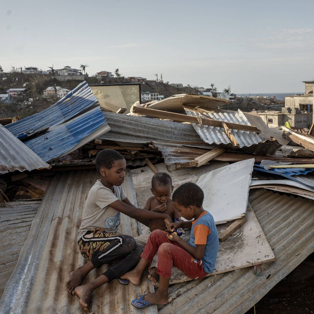 Cyclone Chido à Mayotte : que signifie la journée de deuil national décrétée ce lundi par Emmanuel Macron ?